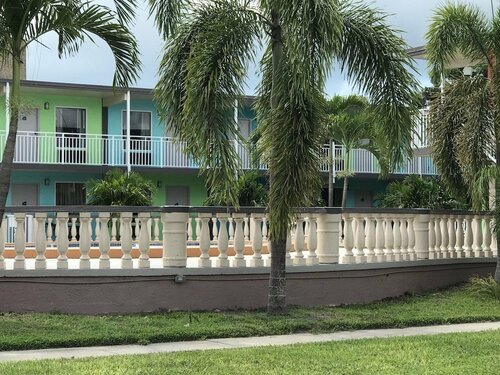 Гостиница Tropical Inn & Suites в Клируотере