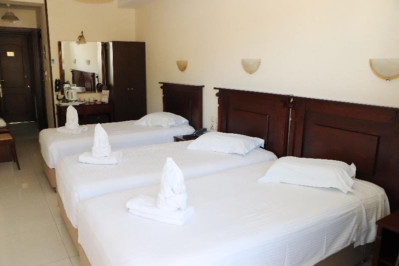 Фото Famissi Hotel