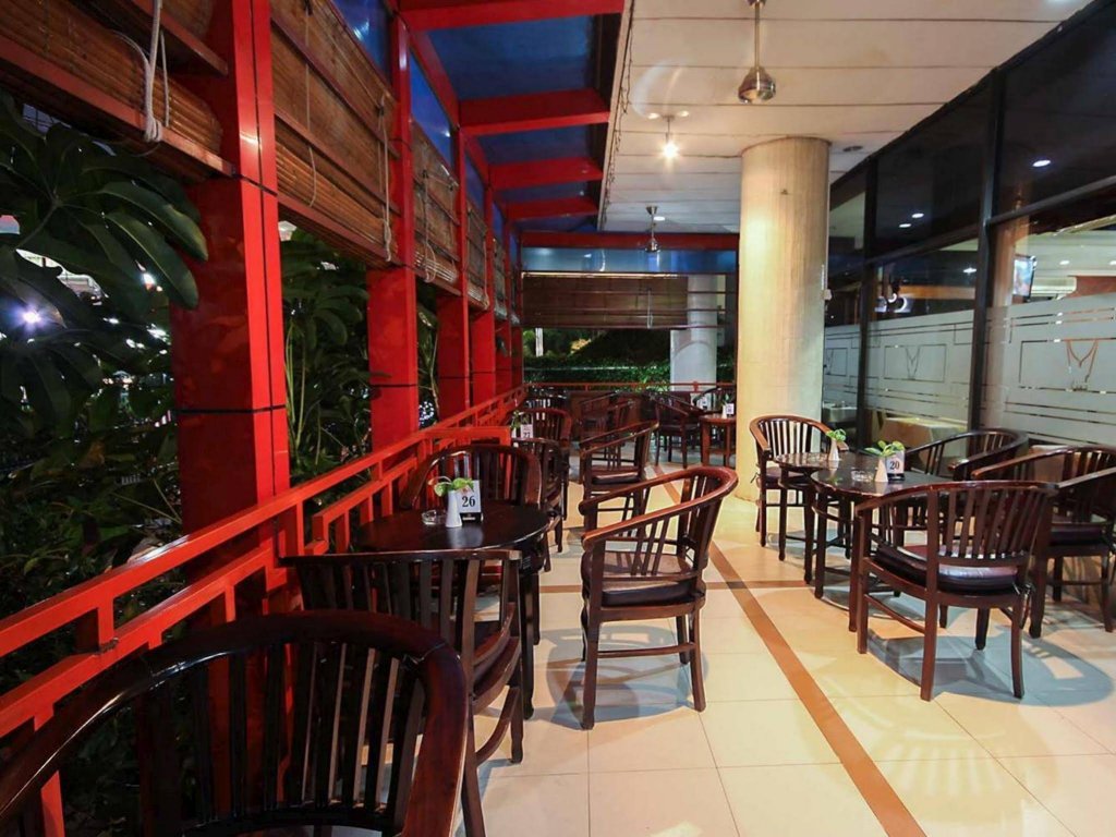 Фото Grand Menteng Hotel