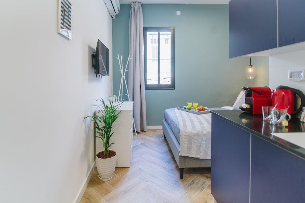 Фото Monochrome Rothschild - Smart Hotel by Loginn Tel Aviv