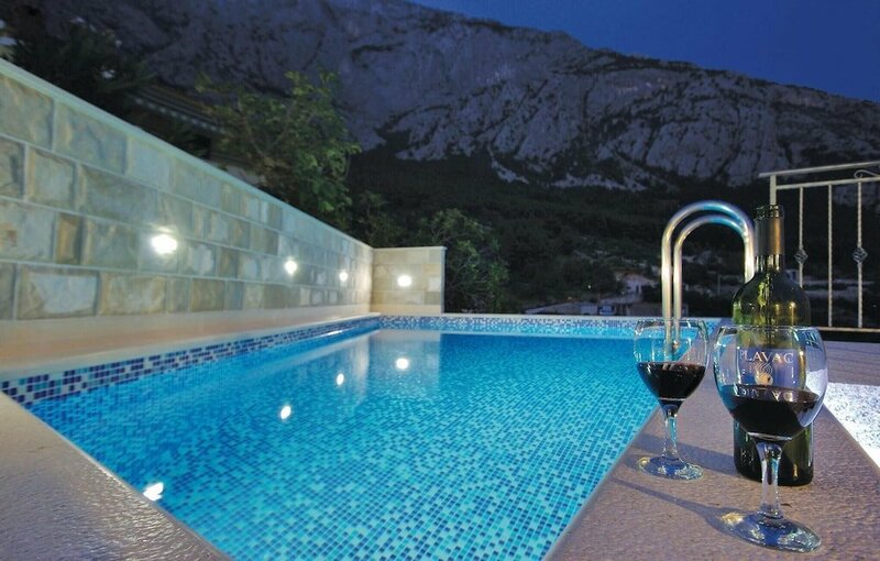 Гостиница Nice Home in Makarska with WiFi, 3 Bedrooms & Hot Tub