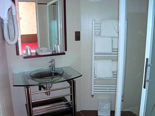 Фото Logis Hôtel de la Croix d'Or