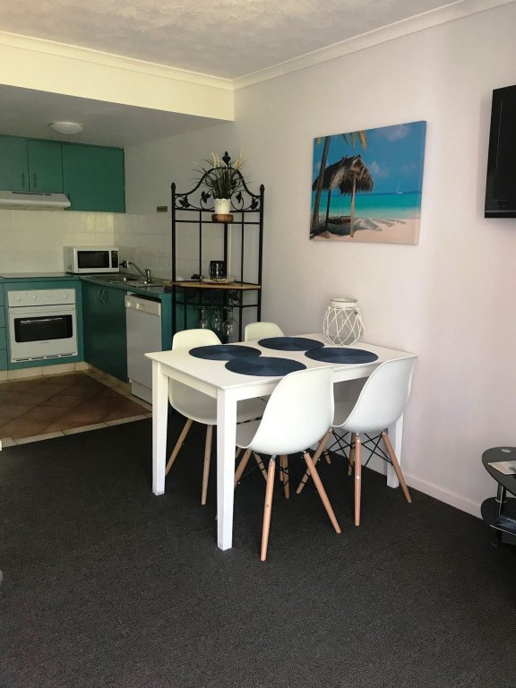 Фото Surfers Beach Resort 2