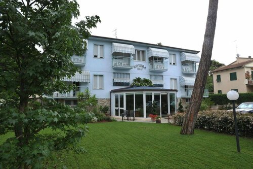 Гостиница Riviera Blu в Тиррении