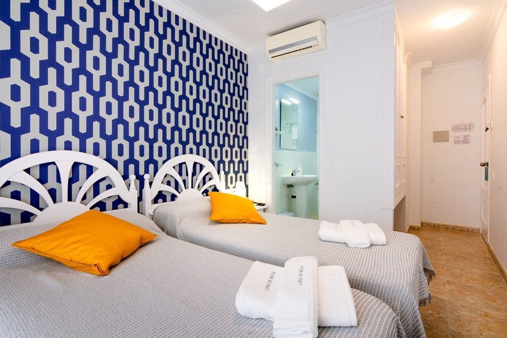 Фото Hostal Luna de Nerja