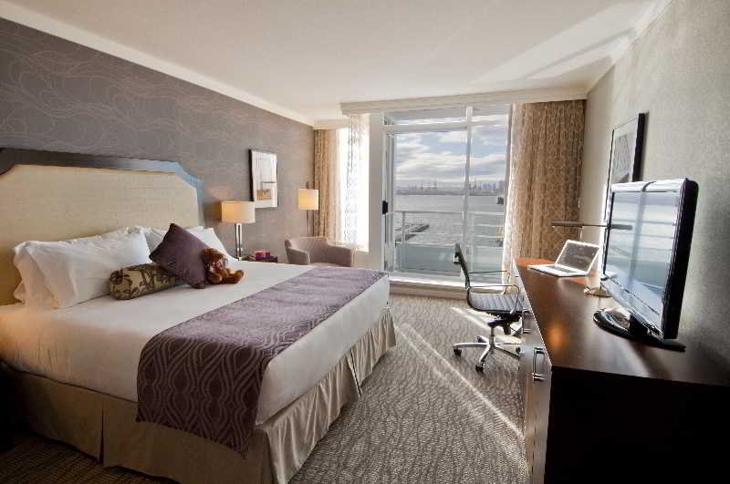 Фото Pinnacle Hotel at the Pier