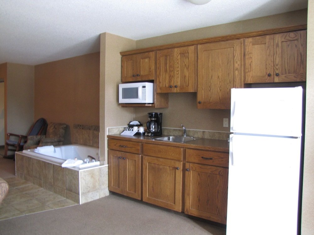 Фото Elkwater Lake Lodge