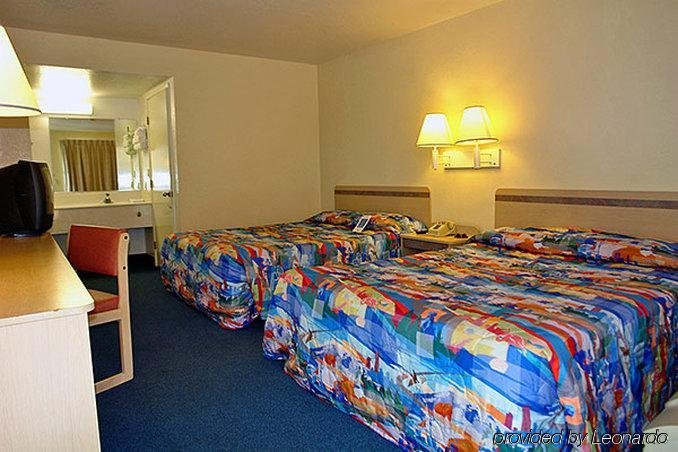 Фото Motel 6 Redding, Ca - South