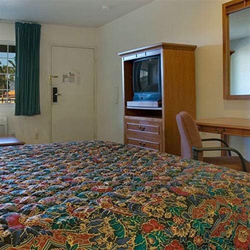 Фото Orange Show Inn San Bernardino