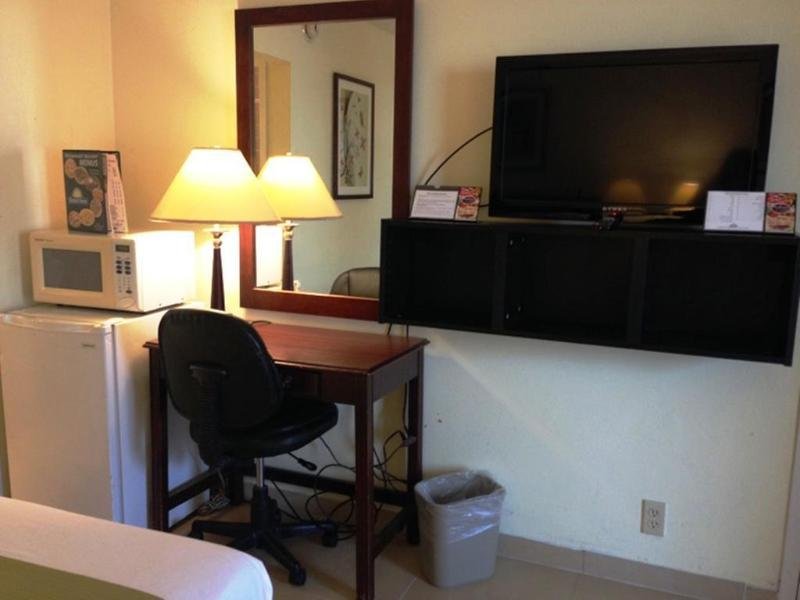 Фото Days Inn by Wyndham Irving Grapevine Dfw Airport North