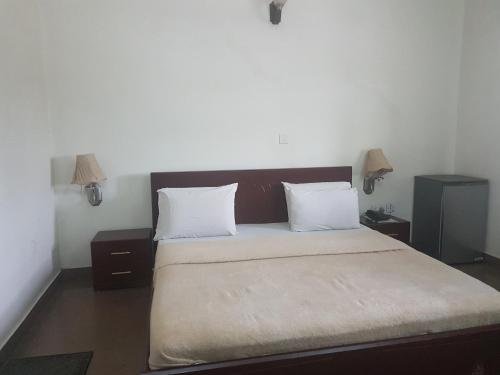 Фото Dionzec Hotel & Suites