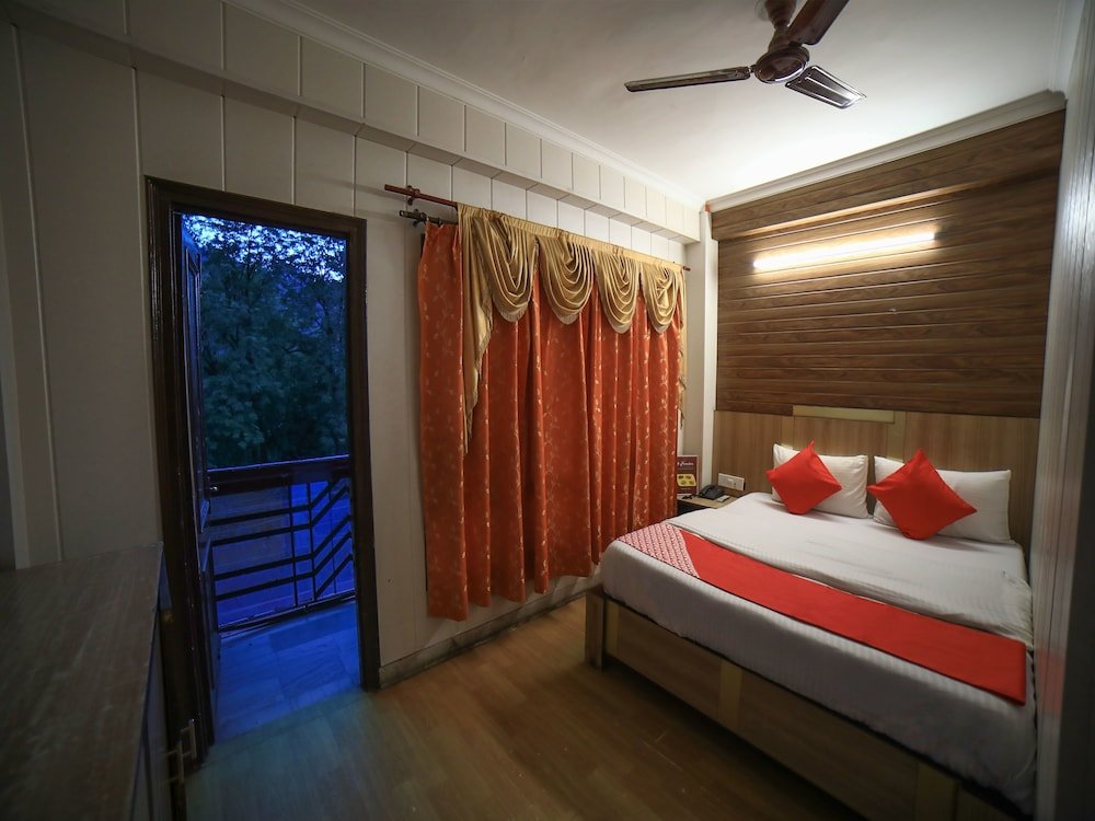 Фото Oyo 16801 Paradise Regency