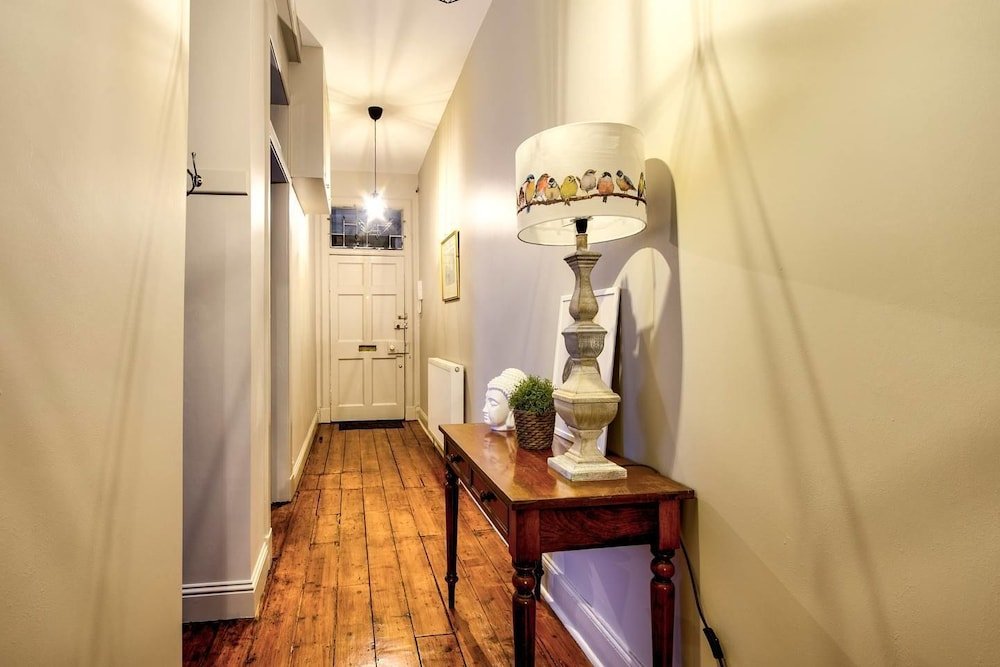 Фото Stylishly Presented City Centre Apartment