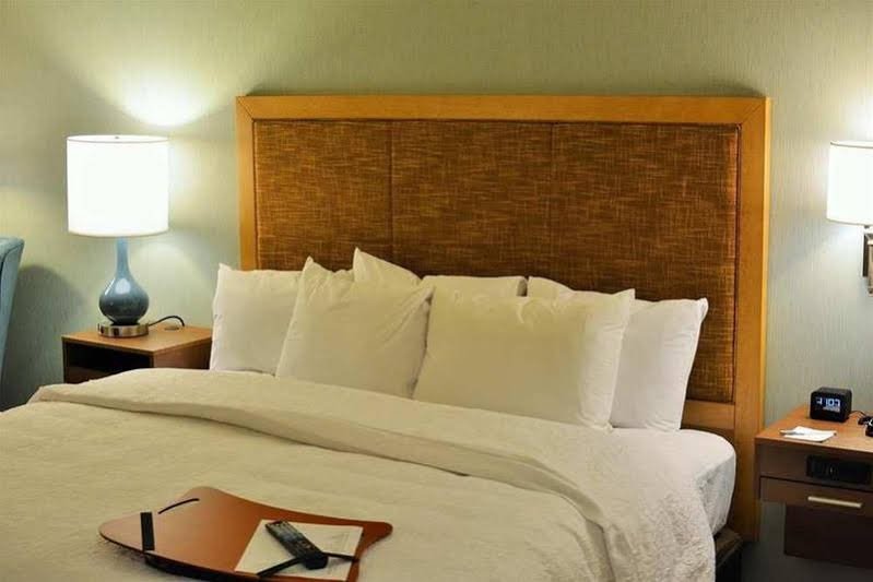 Фото Hampton Inn Lincoln Airport