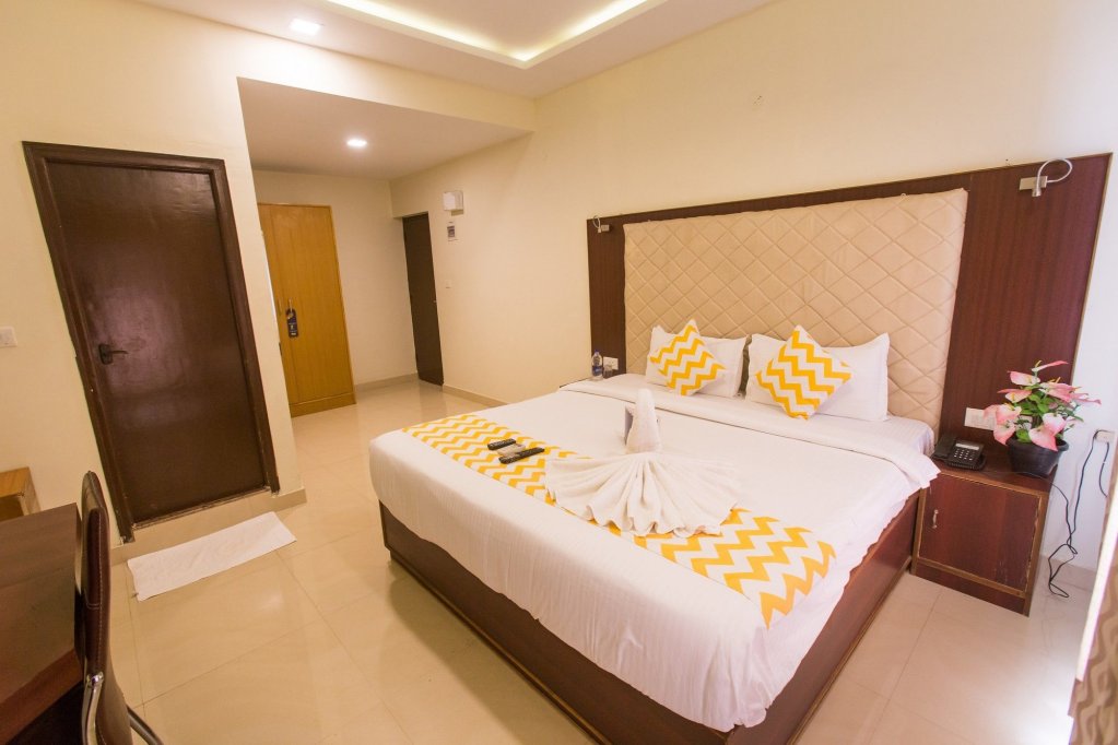 Фото FabHotel Millenium Stay Indiranagar