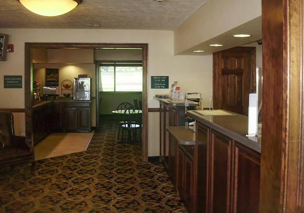 Фото Rodeway Inn & Suites