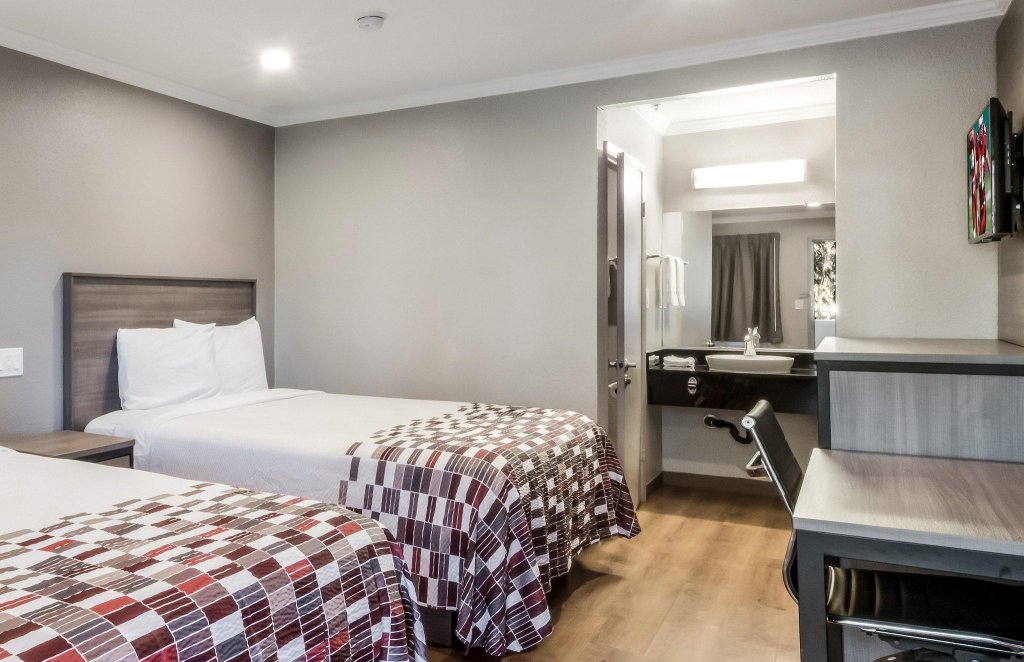 Фото Red Roof Inn & Suites Vallejo