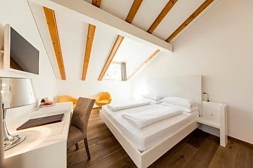 Фото Boutique Hotel Zum Rosenbaum