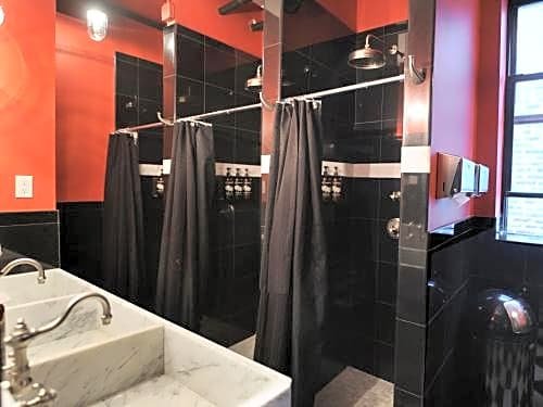 Фото The Bowery House by Oyo