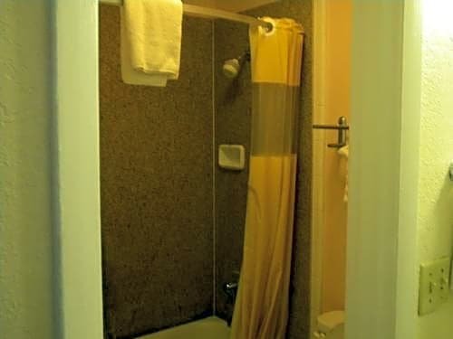 Фото Days Inn by Wyndham Daytona Beach Speedway