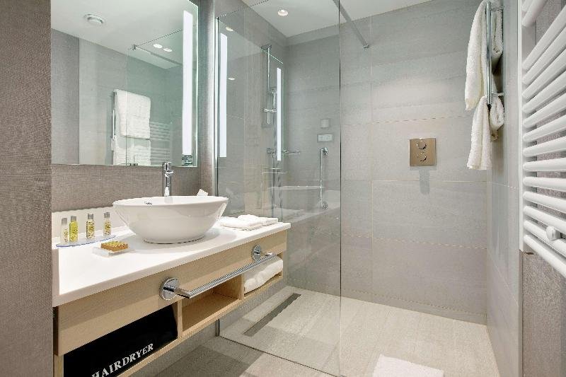 Фото Hilton Garden Inn Budapest City Centre