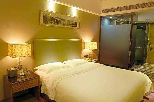 Фото La Perle International Hotel