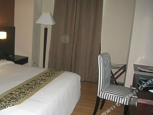 Гостиница Tat Place Hotel в Куала-Белаите