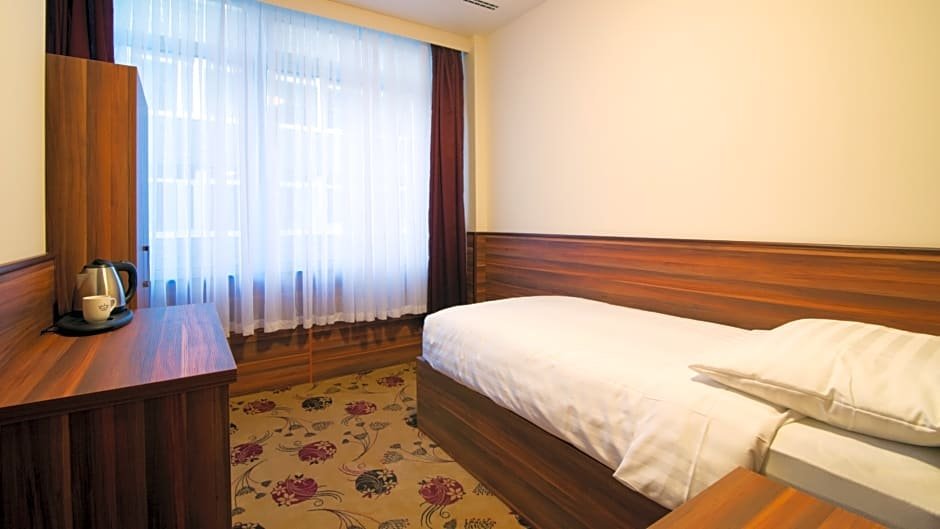 Фото Hotel King's Court