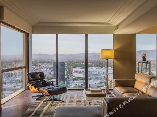 Фото Sheraton Universal Hotel