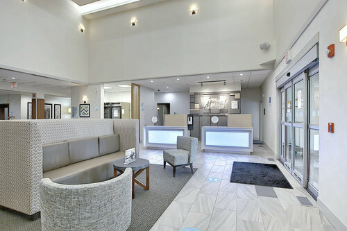 Гостиница Holiday Inn Express Hotel & x26; Suites Airport-calgary в Калгари