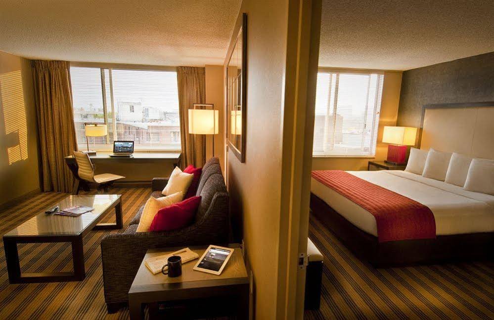 Фото 2500 Penn, a Placemakr experience