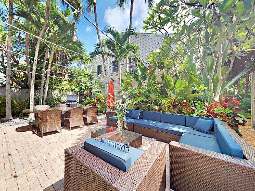 Фото Tropical El Cid Bungalow main Home - Front 2 Bedrooms 2 Bathrooms Cot