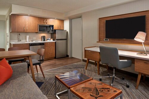 Гостиница Four Points by Sheraton Toronto Airport East в Торонто