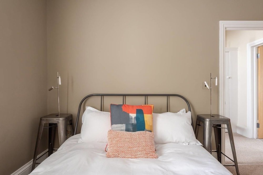 Фото Beautifully Modern 2 Bedroom Flat For 4 Guests