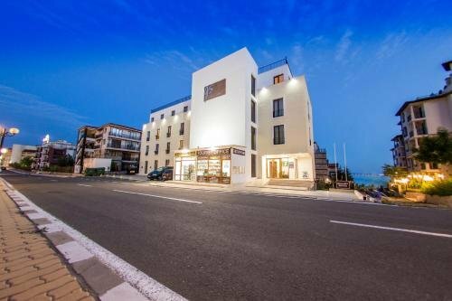 Гостиница Menada Harmony Suites X Apartment в Свети-Власе