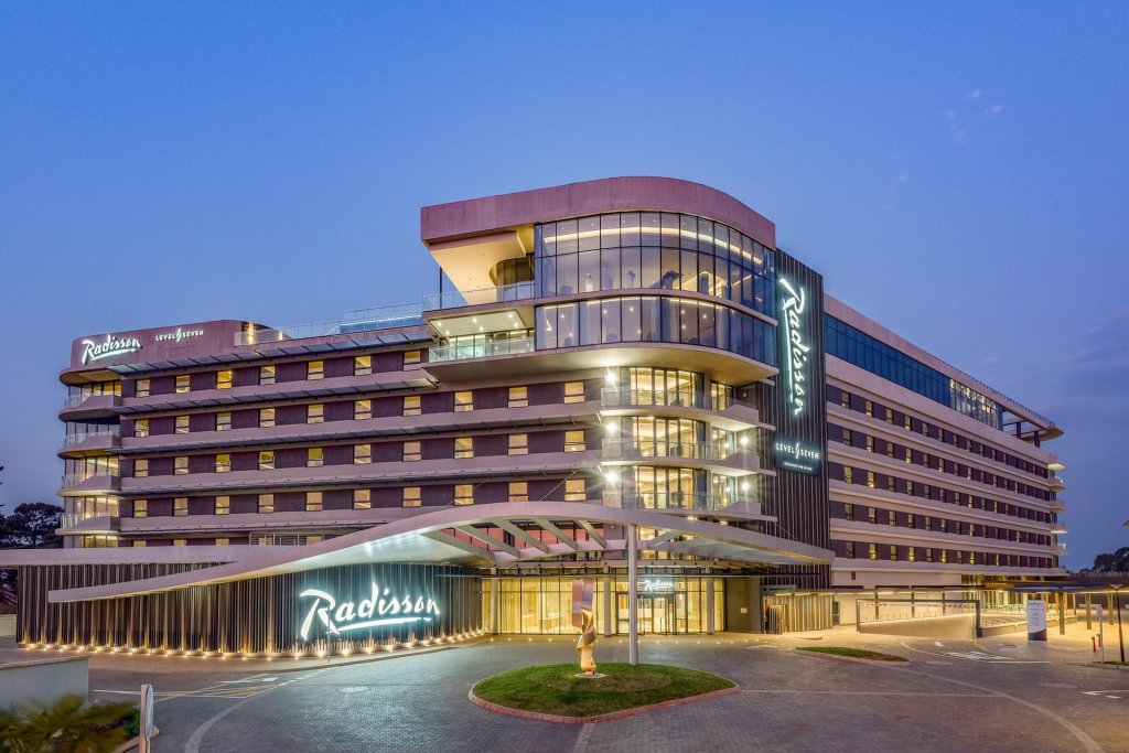 Фото Radisson Hotel & Convention Centre, Johannesburg, O.R. Tambo Airport