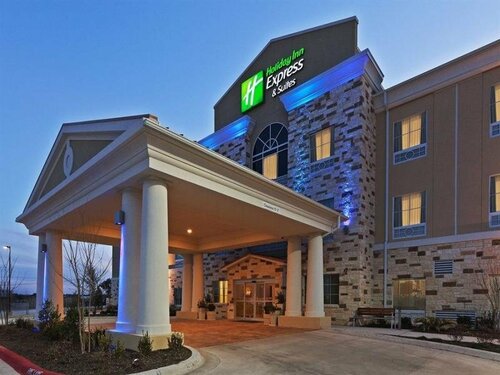 Гостиница Holiday Inn Express Hotel & Suites Brady, an Ihg Hotel