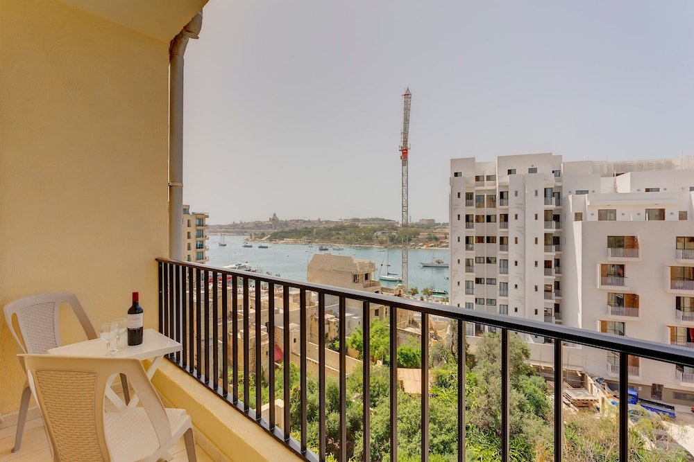 Фото Magical Rooftop Penthouse, Best Location In Sliema