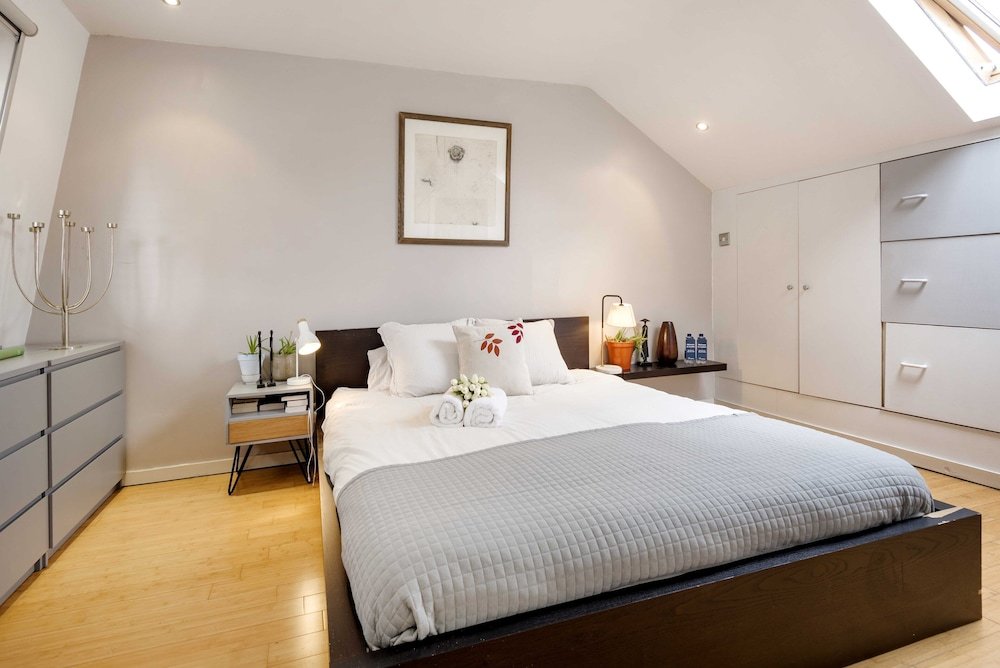 Фото Spacious Hammersmith Family Home