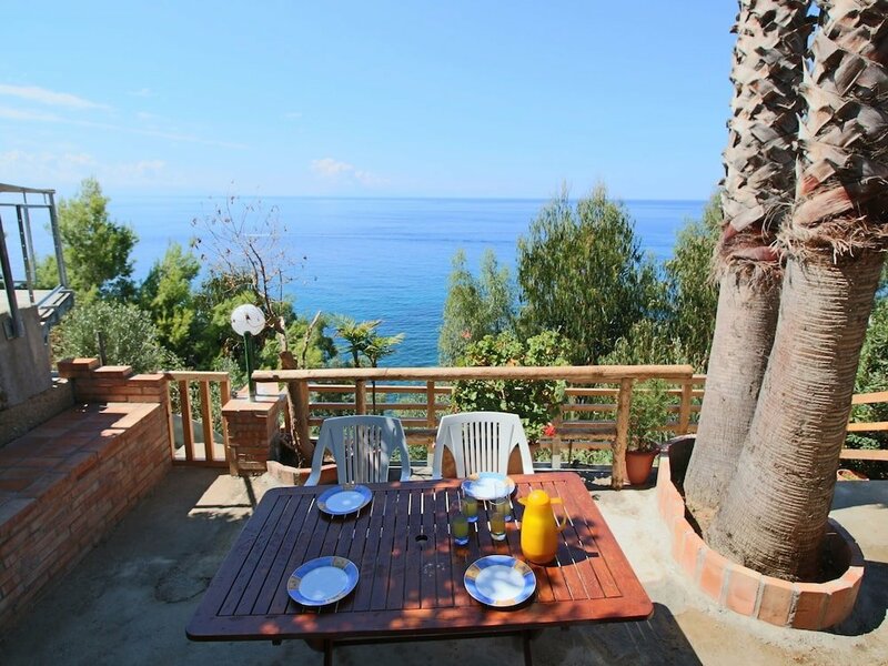 Гостиница Cozy Holiday Home in Ricadi near Sea