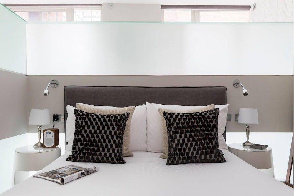 Фото Stylish Modern 1br in Covent Garden