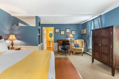 Гостиница Essex Street Inn & Suites, Ascend Hotel Collection в Ньюбарипорте