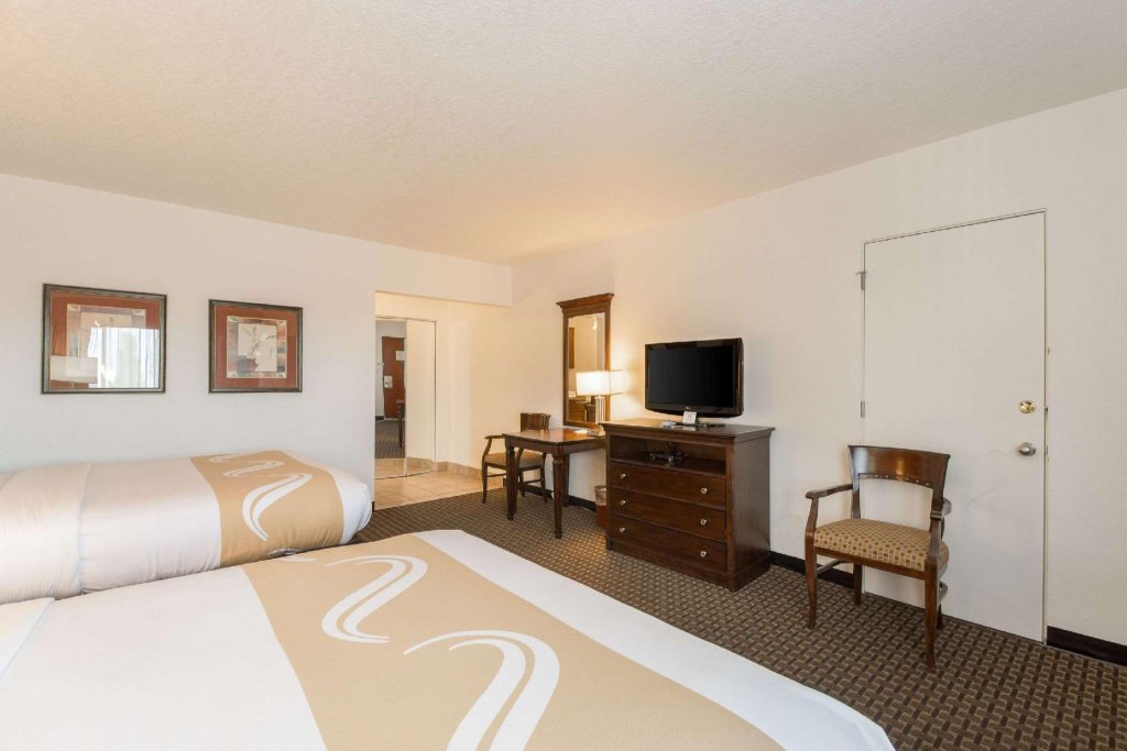 Фото Quality Inn & Suites Airport