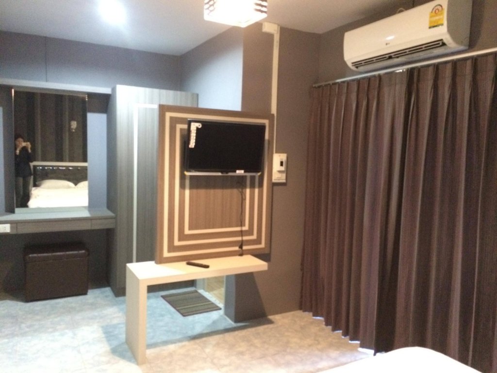 Фото Bhundaree Richy