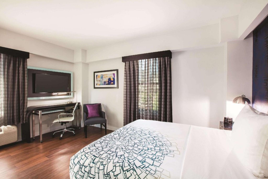 Фото Holiday Inn Express Dallas Downtown, an Ihg Hotel