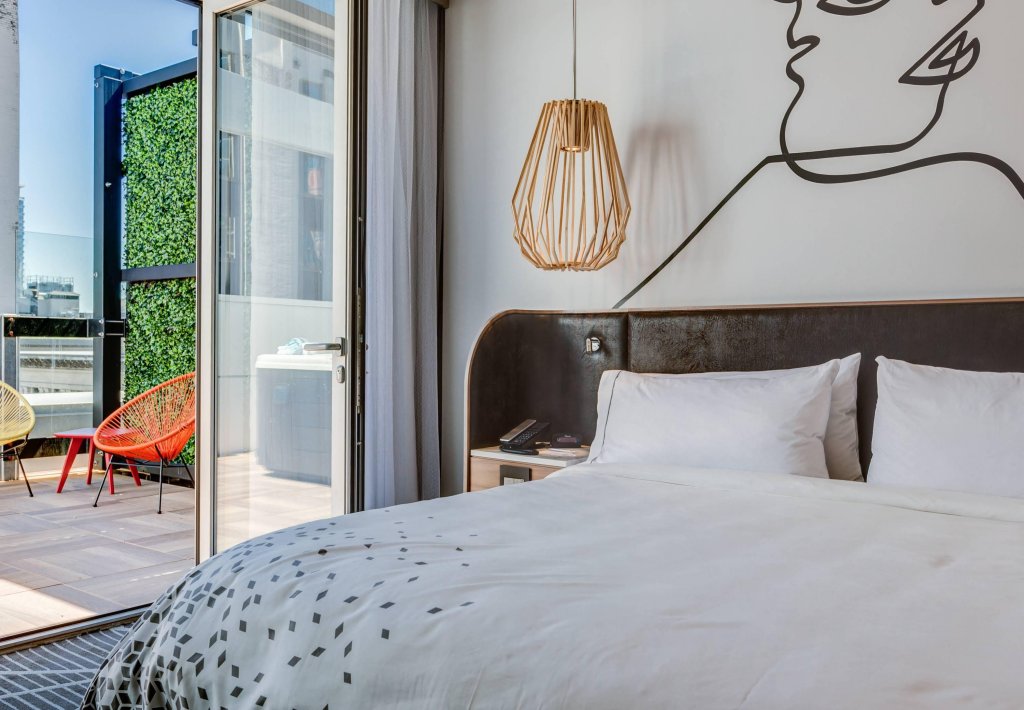 Фото Renaissance Montreal Downtown Hotel