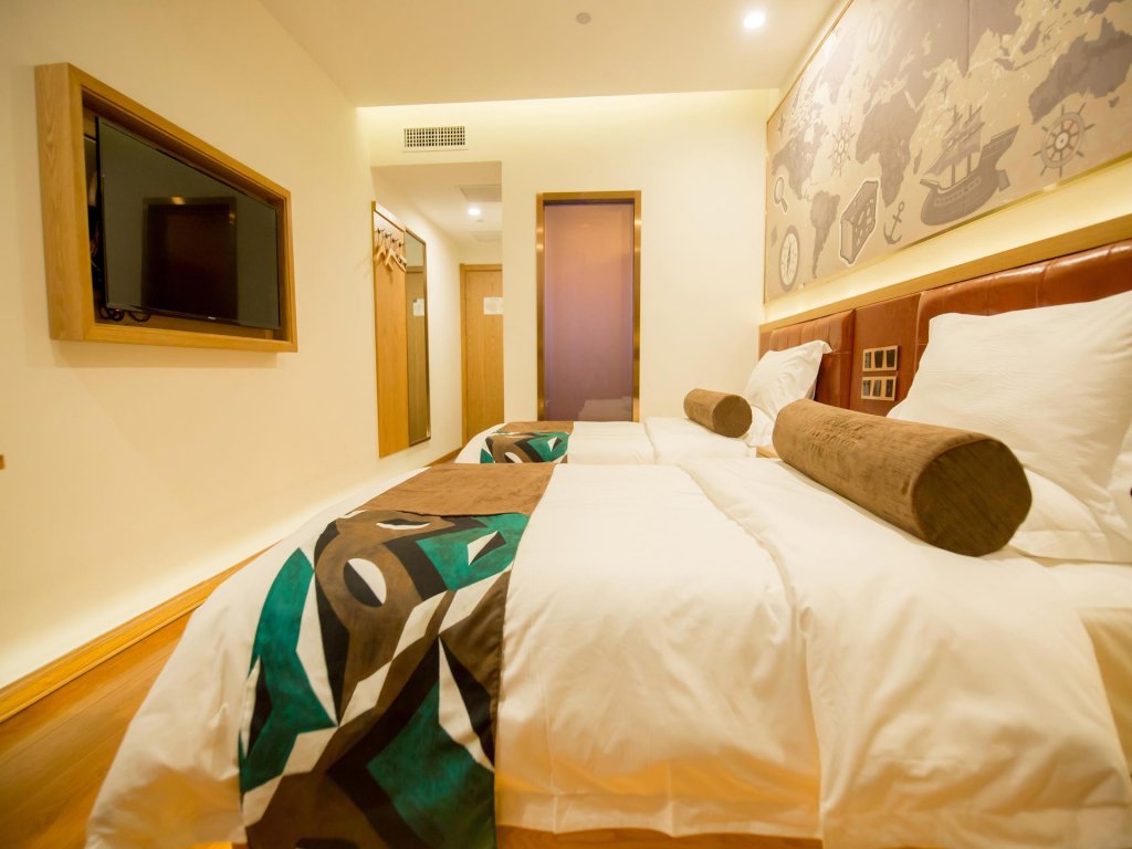 Фото James Joyce Coffetel Hotel (Harbin Central Avenue Flood Control Memorial Tower)