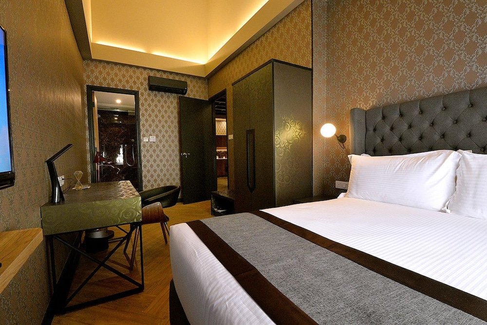 Фото 1969 Business Suites