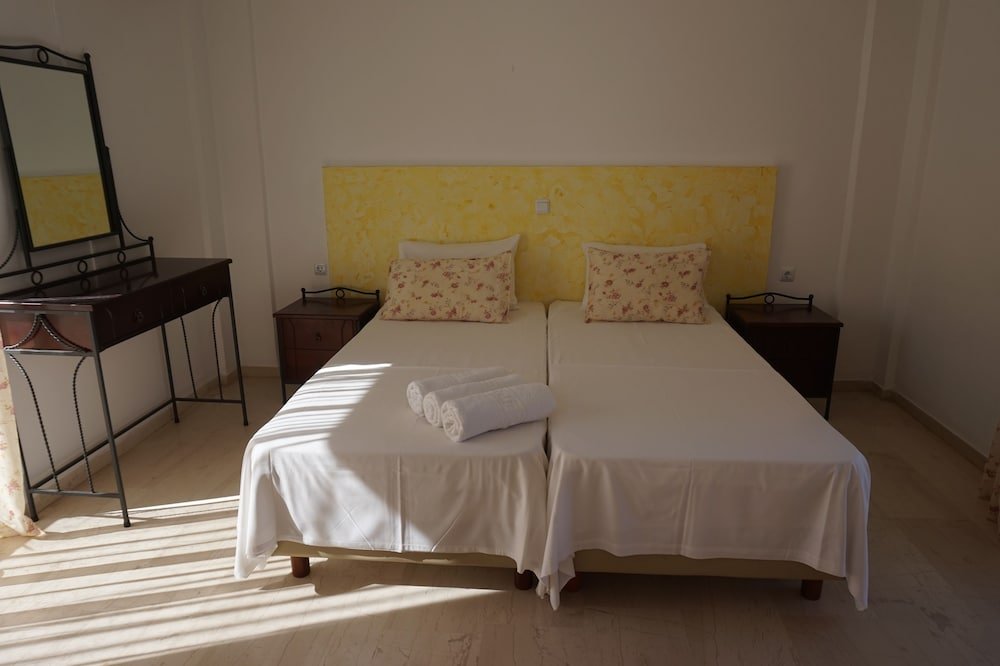 Фото Yialos Studios