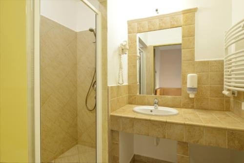 Фото Semiramis Business Hotel